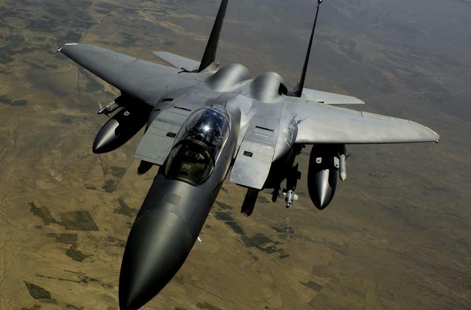 美国F-15E“攻击鹰”战斗轰炸机

F-15E是麦道公司在F-15“鹰”的基础