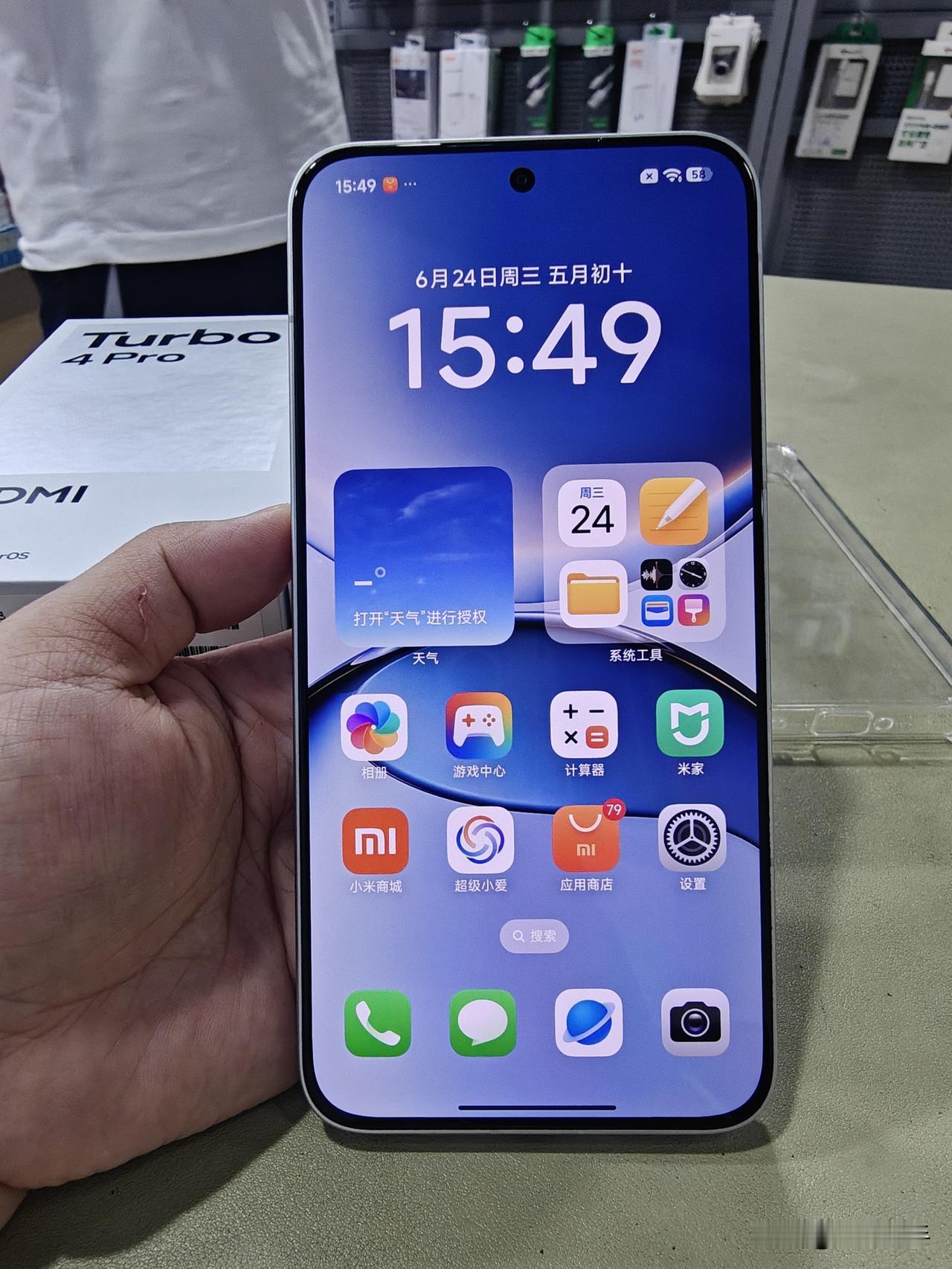 你看吧！这么好脾气的老刘也会得罪人.前两天一个大姐来修手机.手机来的时候不开机.