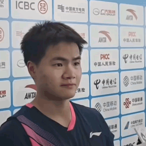 一模一样吧梁伟铿