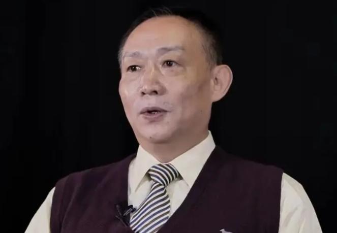 卢麒元8月19日提出一个发人深省的问题：为什么美国抽干日韩股市的血，却不动中国？