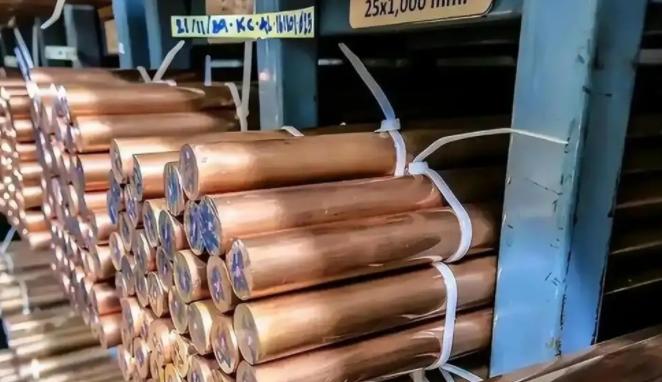 美国这次彻底蒙了，最近美国大量囤积了铜，把铜价炒上天去了，中国也不打算惯着美国，