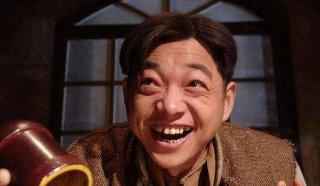 1947年4月， 孙殿英在老巢汤阴被解放军包围后，拿出几万黄金分给手下，高级军官