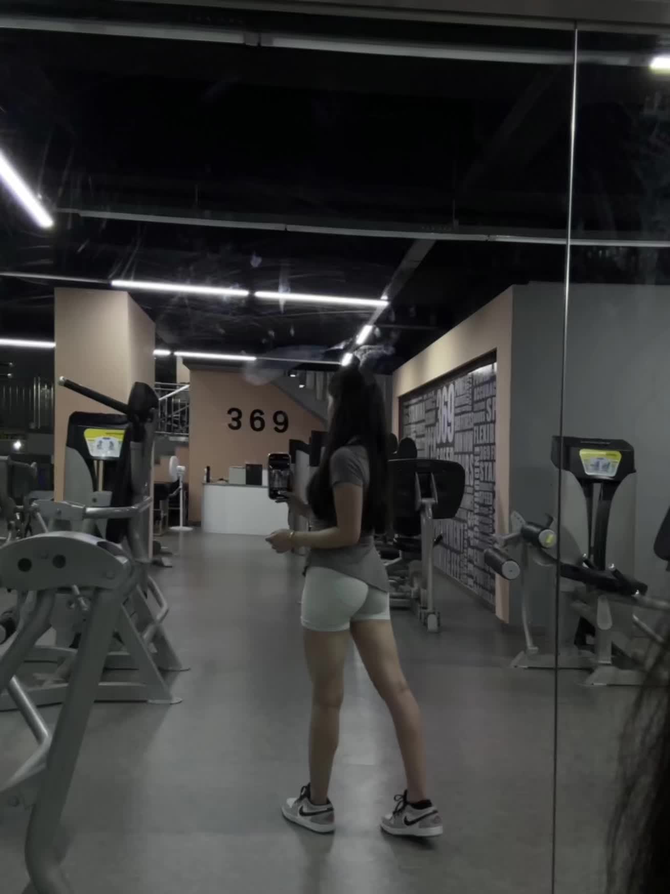 你那软绵绵的照片就别配硬曲了