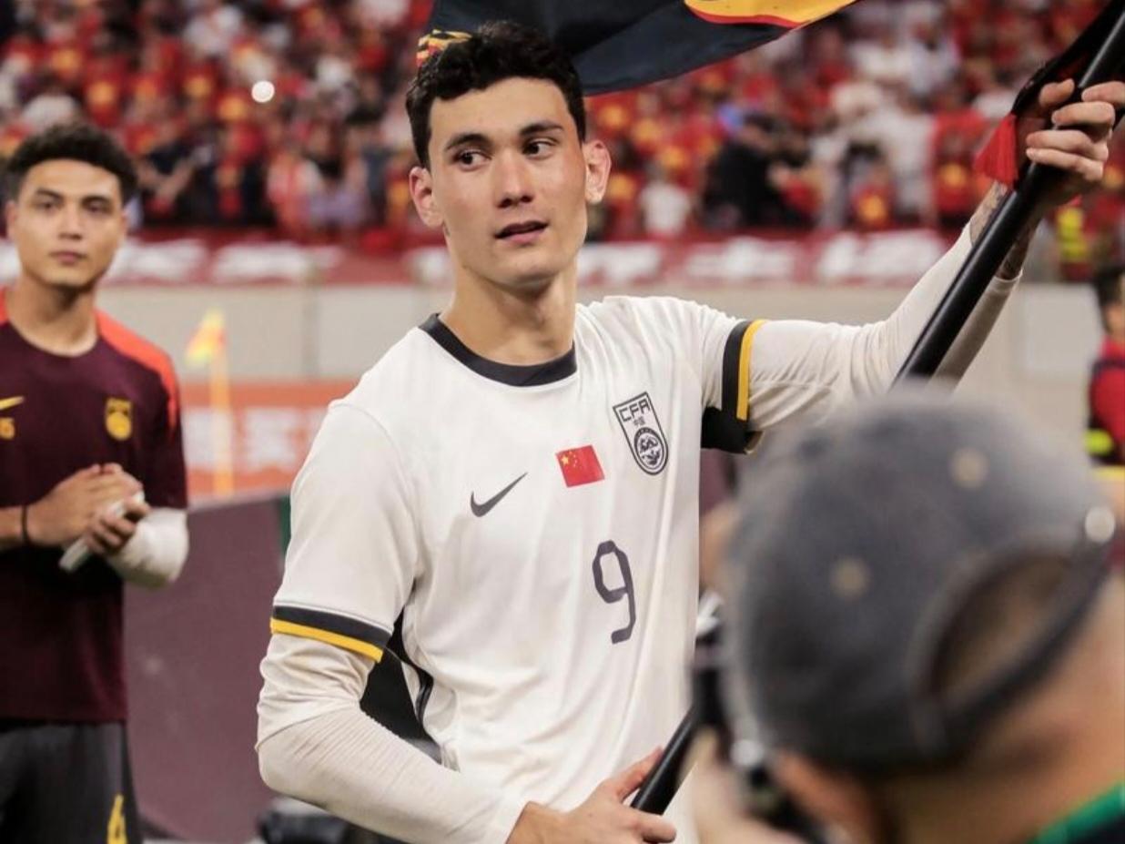 我问我爸怎么看现在的这支U23国足？
我爸反问我认不认同“丑妻近地家中宝”
我说