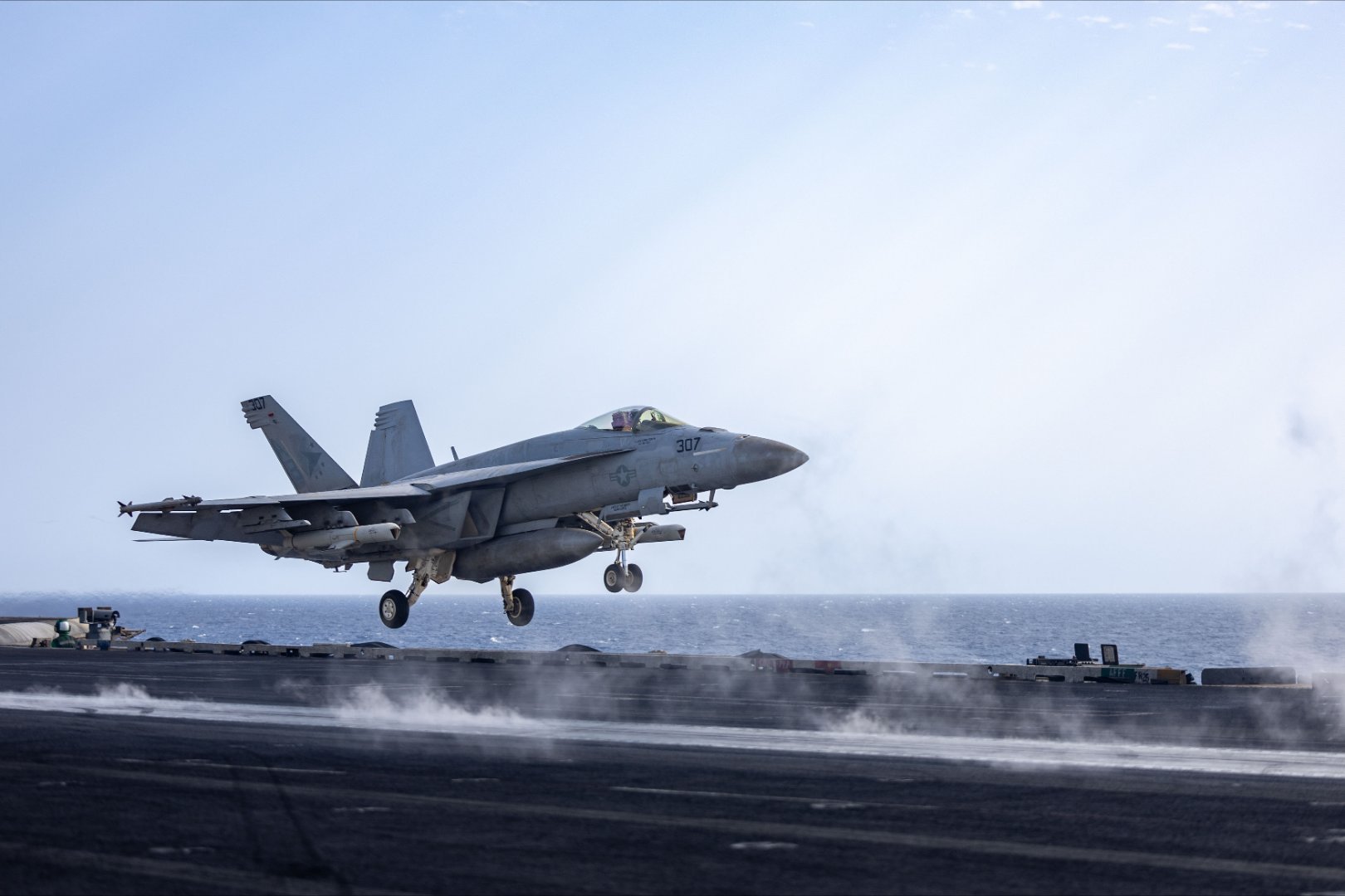 突发：美国又一架F/A-18“超级大黄蜂”在红海失事，原因系美国“哈里·杜鲁门”