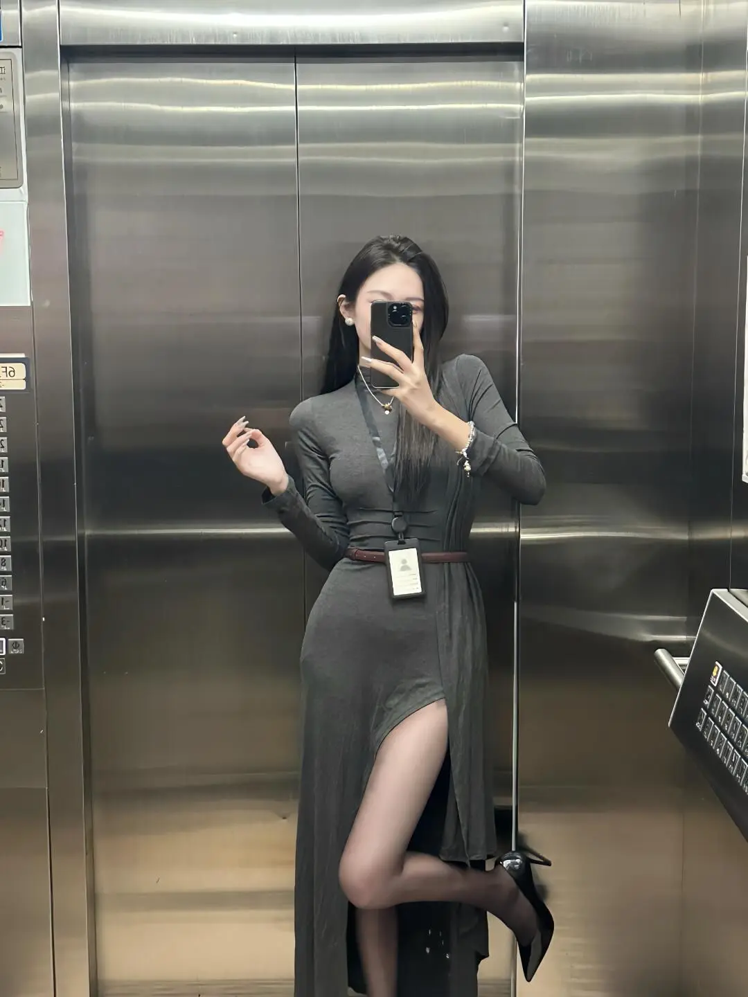 身材好就是好 御姐范儿 拿捏精致感ootd 电梯拍照 时髦精的ootd