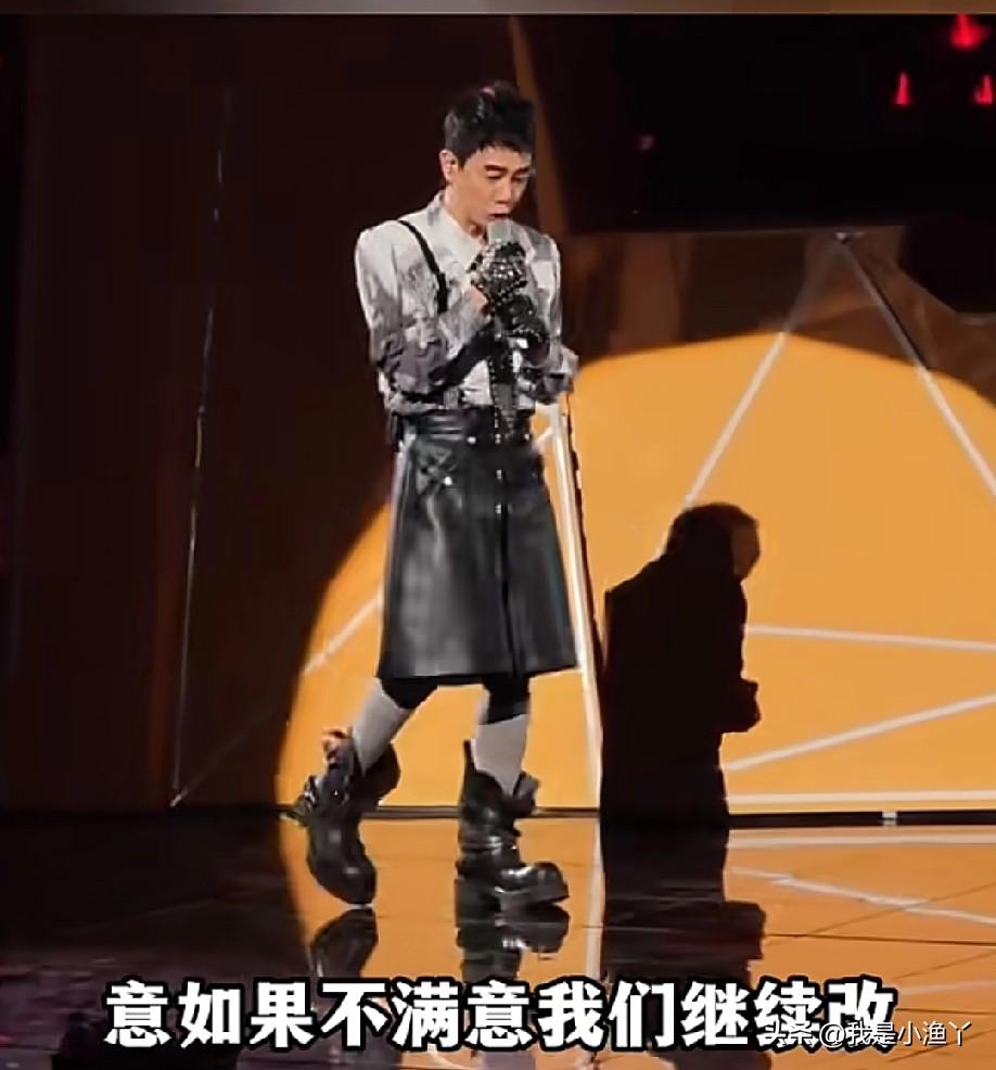 “山鸡哥”这次是真的哭了！不是委屈，是心疼自己的歌迷，一边流泪一边道歉，还撂下话