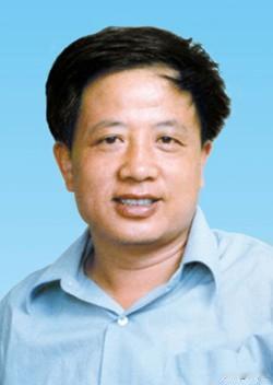 上世纪的1995年4月11日，乌鲁木齐市委组织部、宣传部发出通知，在全市开展向孔