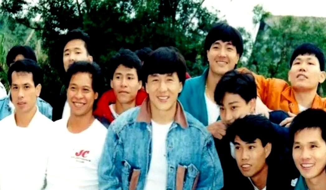 1991年，成龙干了一件让半个香港娱乐圈都傻眼的事：把跟着他出生入死的成家班，原