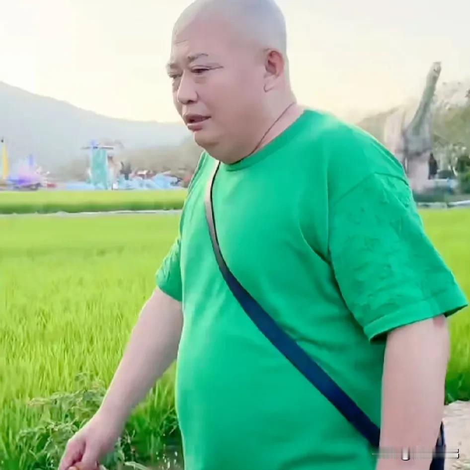 驴爸老来又得子，比儿子二驴辛苦多了
二驴在KS平台，吃得五饱六饱，虽然现在被封号