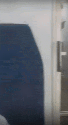 百年难遇的事情，被几位美女给撞上了！
一位女乘客发视频称：自己跟朋友坐火车经过山