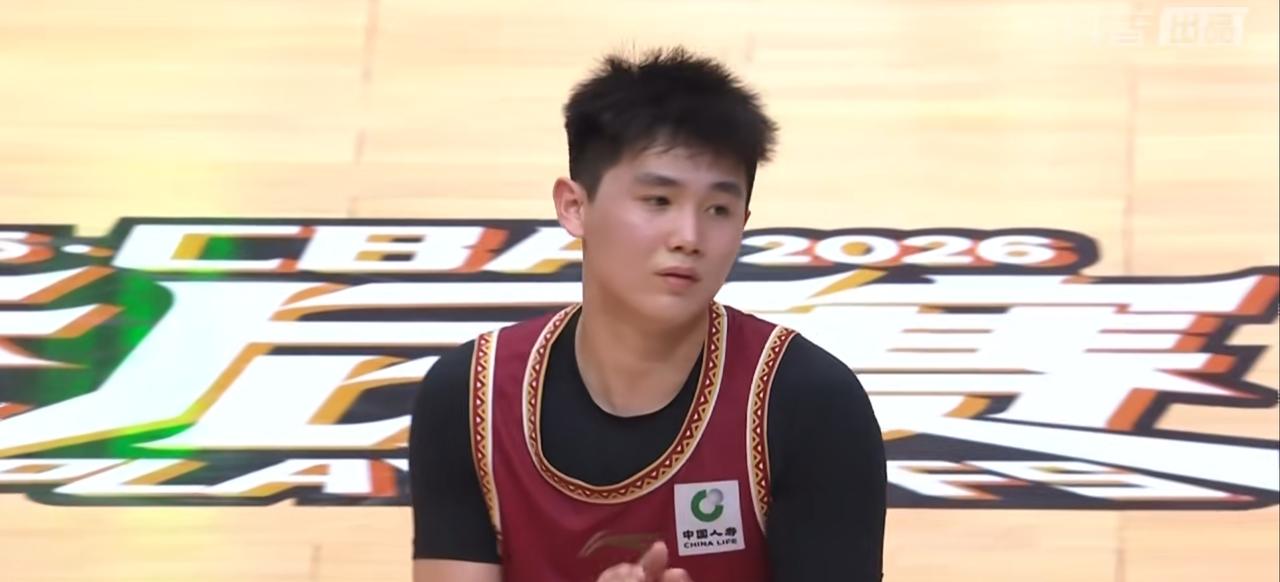 浙江稠州男篮小将李悦洲在CBA季后赛的表现可谓是冰火两重天，年轻球员的状态不稳定