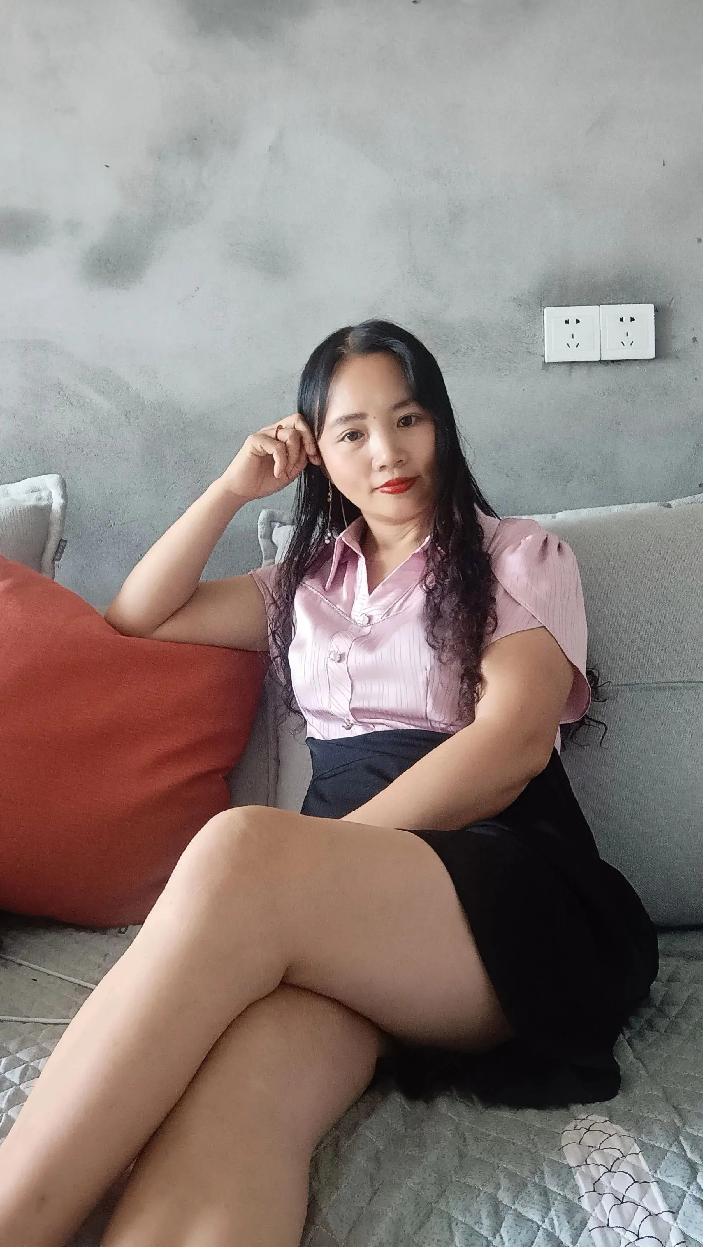 不知不觉中丢了童年，悄无声息的没了青春，总以为自己还年轻，却忽略了岁月的脚步。