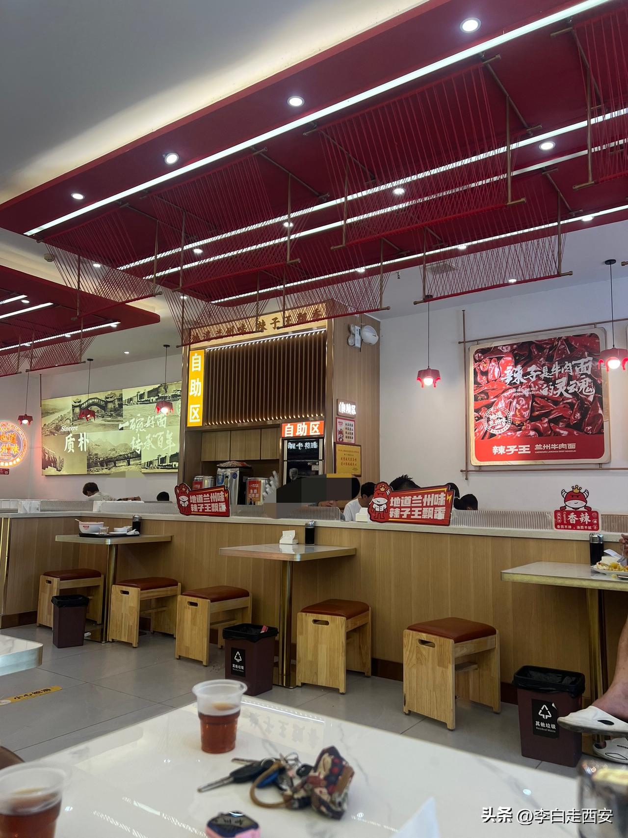 大家发现了没有？在西安开饭店的，

来自甘肃和宁夏的餐饮从业者

开的店普遍
