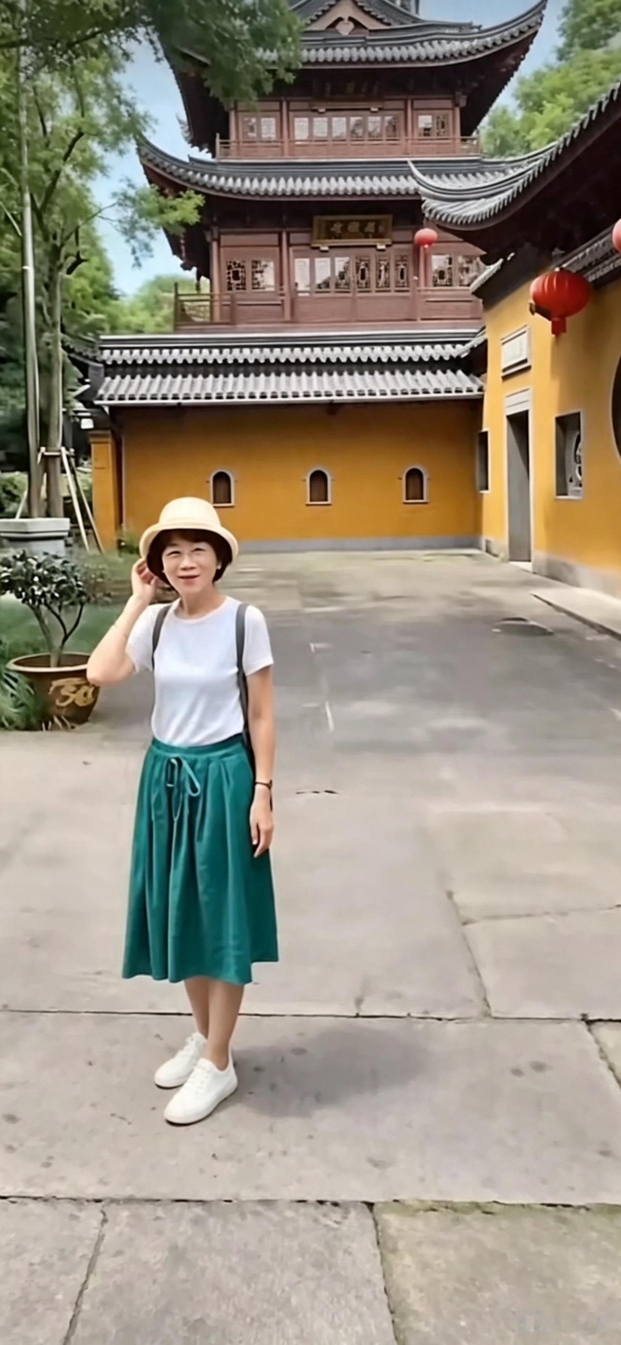 陈佩琪巧晒大陆行一张跪图

陈佩琪这趟大陆玩了一周回来，不发西湖美景不发美食，偏