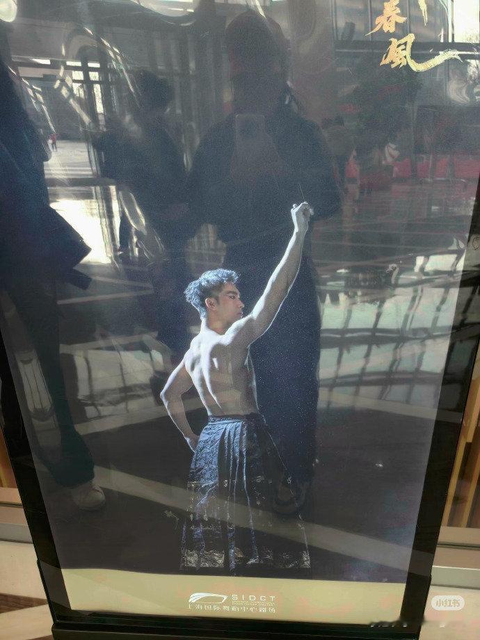 叹春风 肉色小背心这也太好笑了 支持维权！（我去搜了下别人看的确实没穿小背心p4