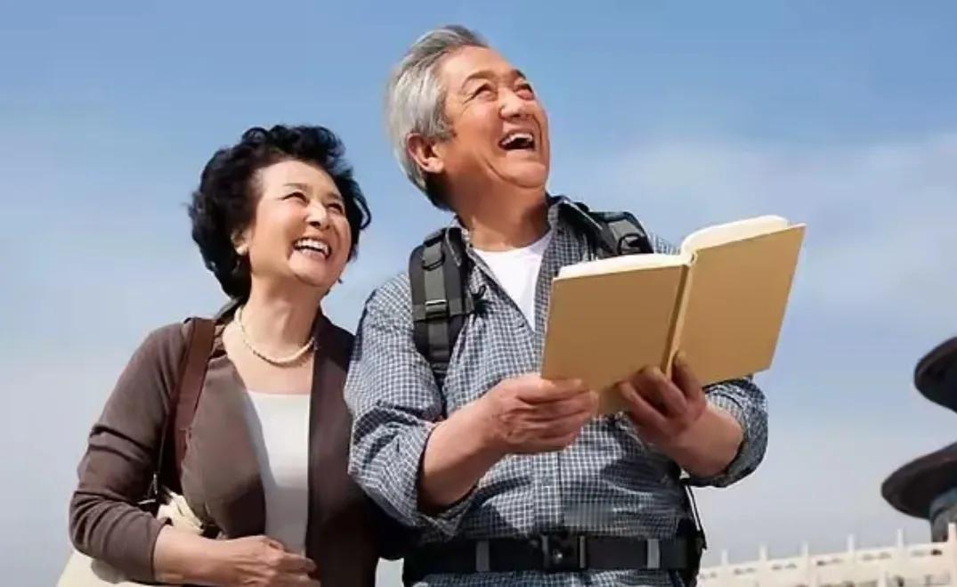 过了65岁，要想再多活个10年8年的，这些事不可糊涂！
1，对于自己的钱，一定要