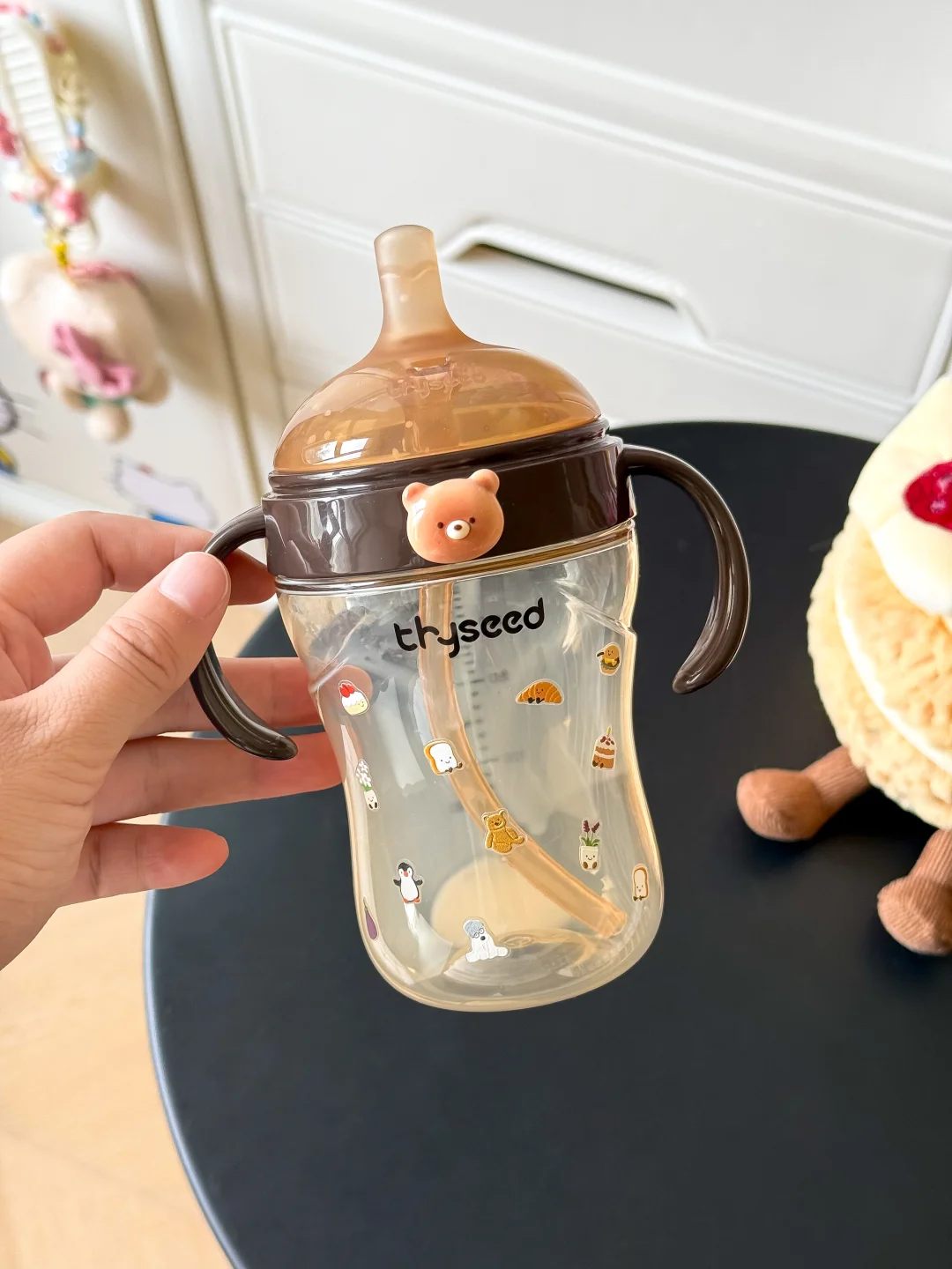 库库炫奶！建议1岁以上都把奶瓶换成它！