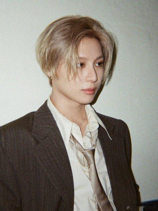 SHINee泰民在采访中回答了对关于当今Kpop产业概念标准化的看法：“你认为韩