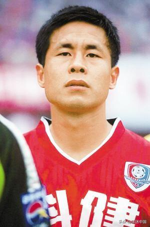2012年，深圳本土中乙球队深圳风鹏注册成立，范育红出任球队领队，后期临危代理主