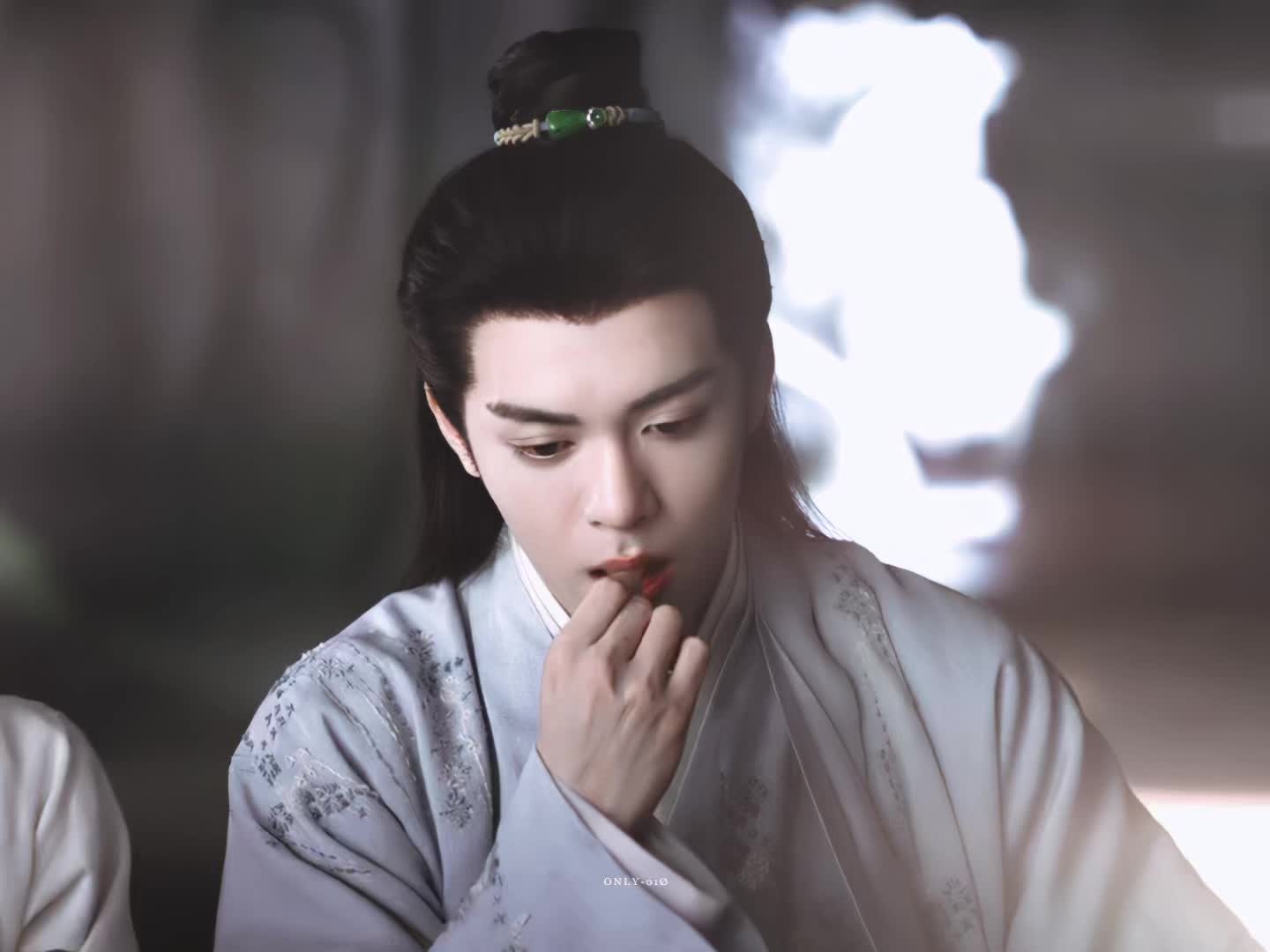 埋头苦吃的玄尊有点萌…