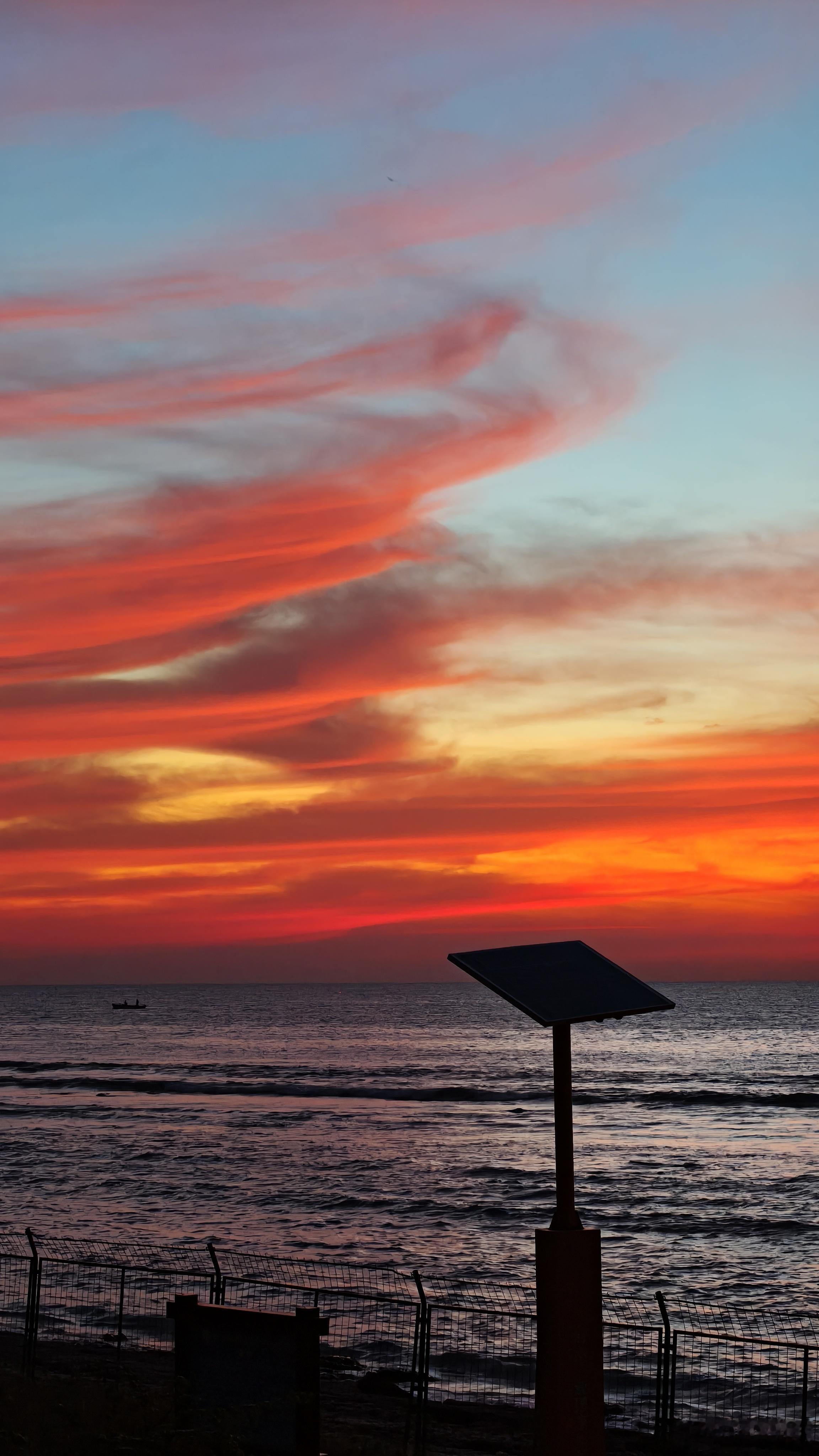 给粉丝们看看今天三亚的绝美晚霞。 