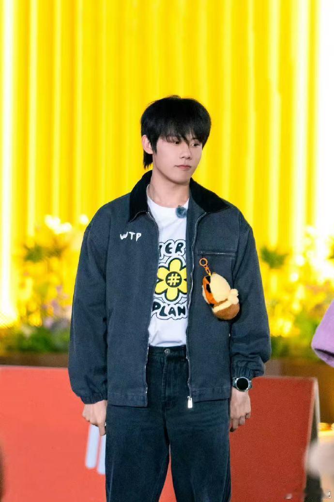 周奇说过了十五分钟就不想吃了周五晚高疯 追更像被温柔包裹着🌙，一群伙伴轻松打闹