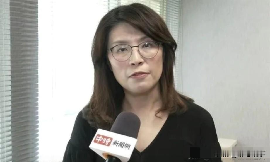 郑丽文成不了下一个洪秀柱，关键是两岸实力对比早变天了。过去有人以为台湾政治人物命