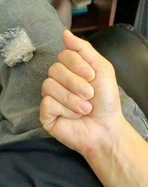 网友:我相信百分之九十的男的小时候都吃过这个，吃过的举手！