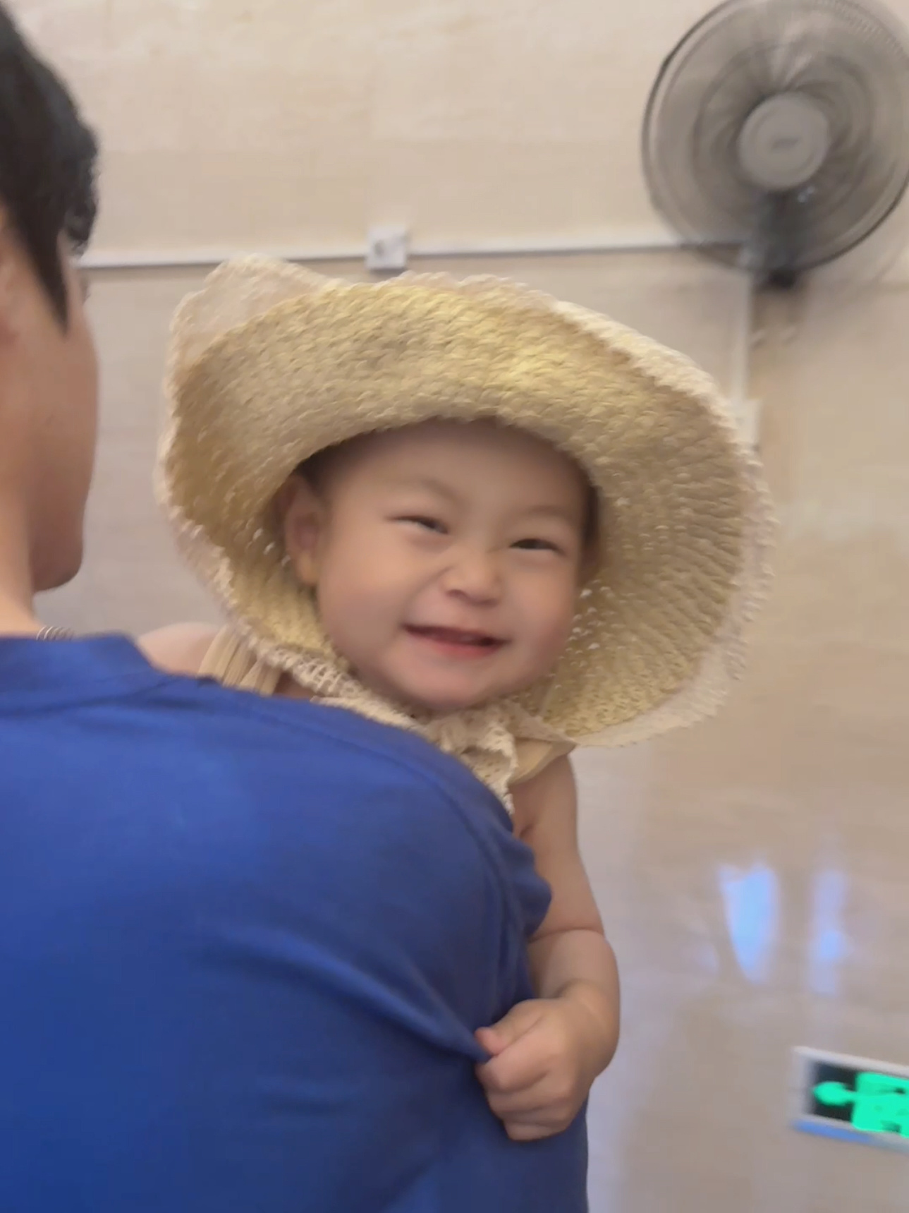 戴上帽子的机宝 判若两机#饮水机成长日记# ​​​