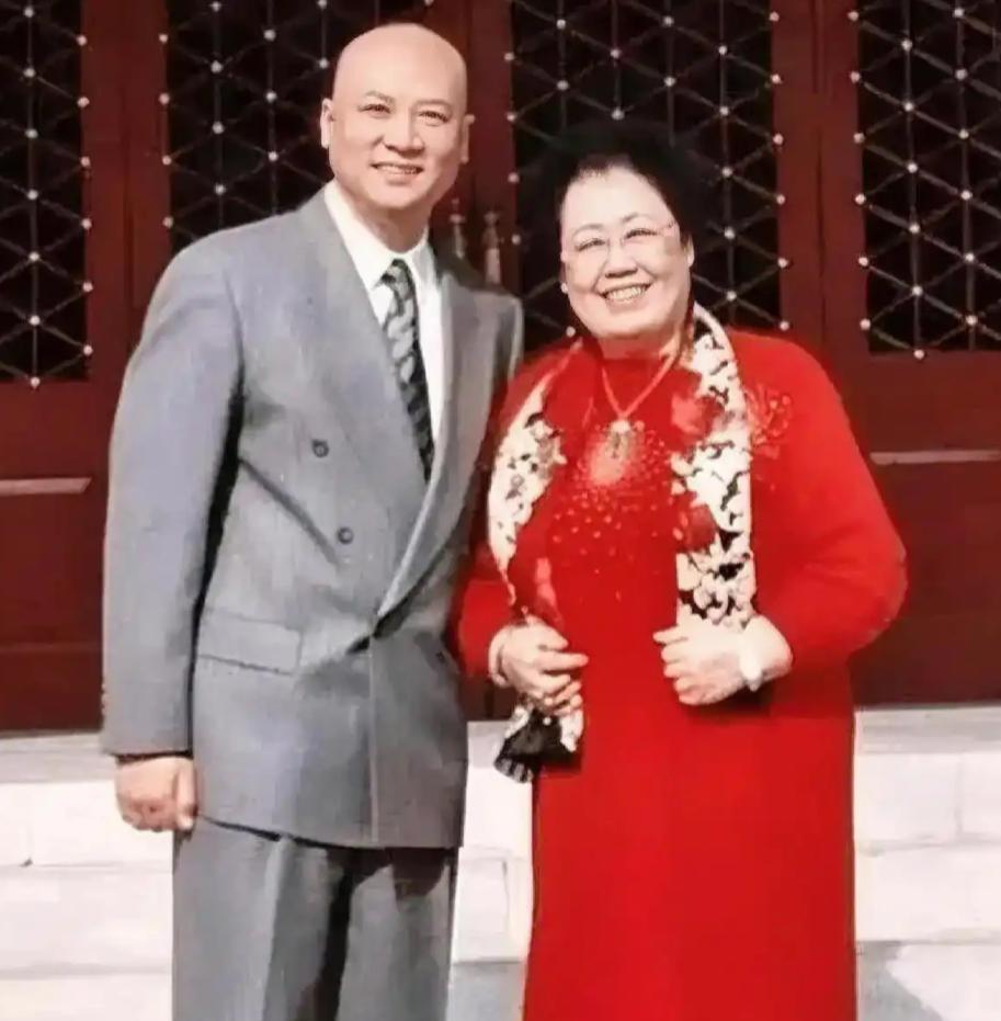 迟重瑞说，陈丽华走之前把后事都安排得妥妥当当。生意上的股份和产业留给子女，让他们