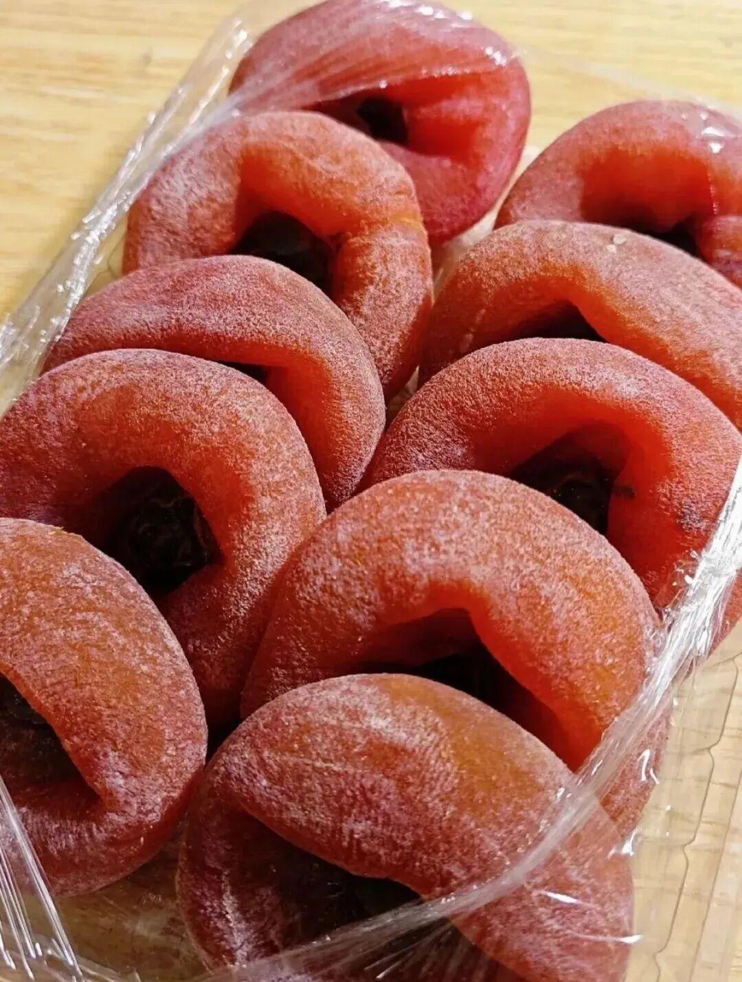 晒图笔记大赛别人都在晒青菜，我今天来晒一晒我们老家的柿饼，你看这柿饼色相多好啊，