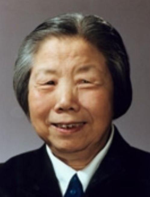 1976年，华国锋郑重宣布：“根据伟大领袖毛主席的生前安排，增选邓颖超同志为 全