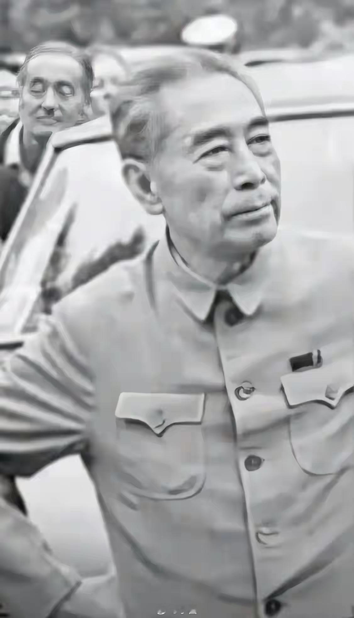 只有工作        1975年5月7日，周总理到北京医院探望了谭震林，在谈到