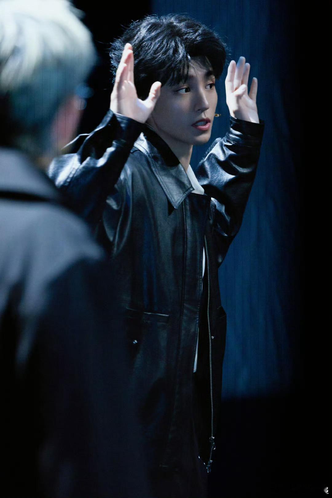 王俊凯将身体练成容器嗯嗯 