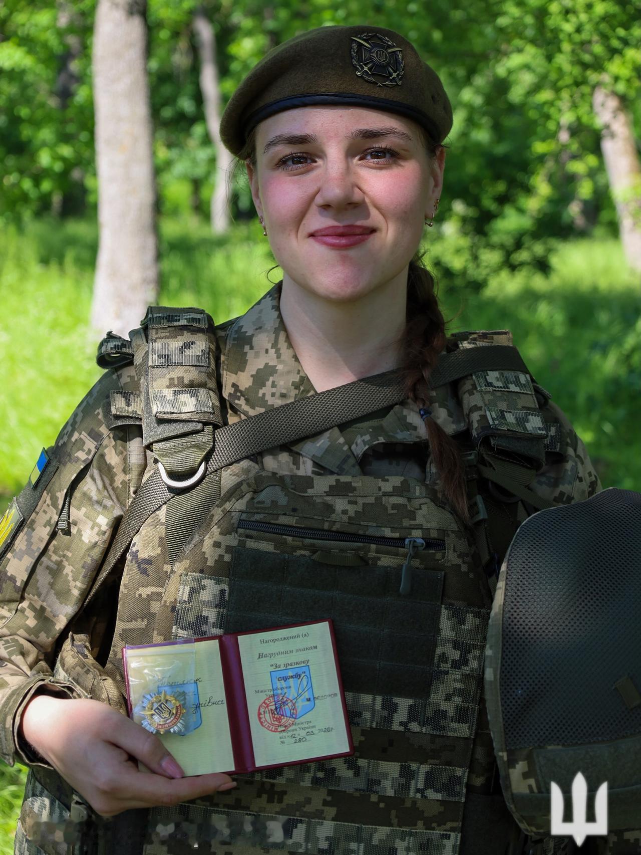 伊琳娜于2020年开始服兵役，当时她18岁。她来自第聂伯罗彼得罗夫斯克州的马尔加