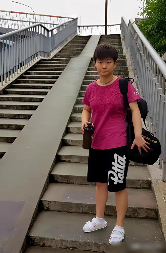 阿姨留言好感人！
“孩子多么不容易呀！小小年龄就离开了爸爸妈妈，一个人在外面打拼