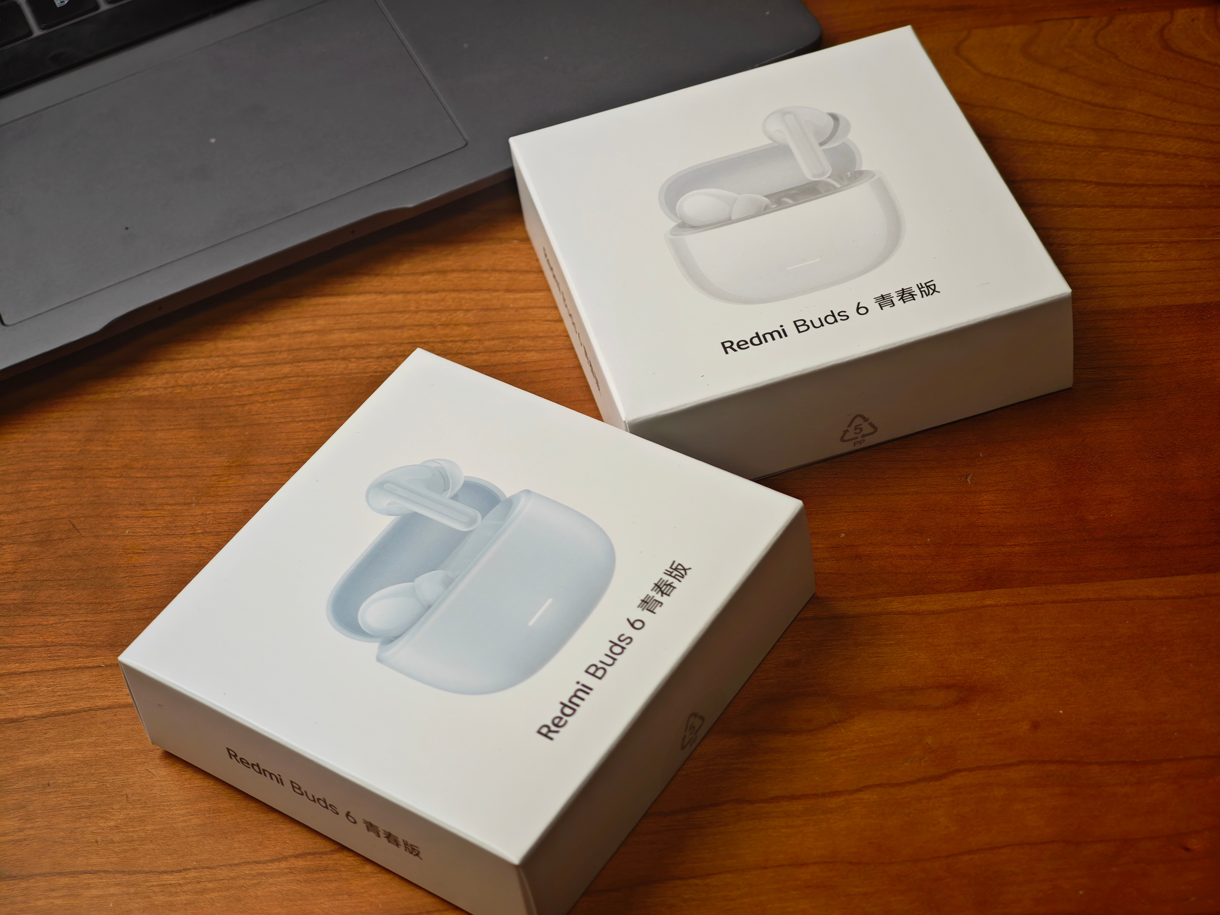 Redmi Buds6 青春版- 42dB 深度主动降噪 - 双麦 AI 抗风噪