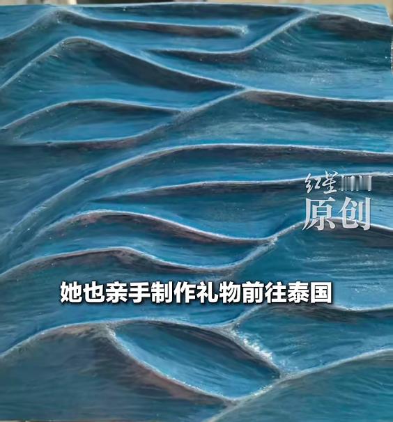 一女子去泰国见网友失联，该网友许诺送其iPhone18，好友曾劝她但未成功。27
