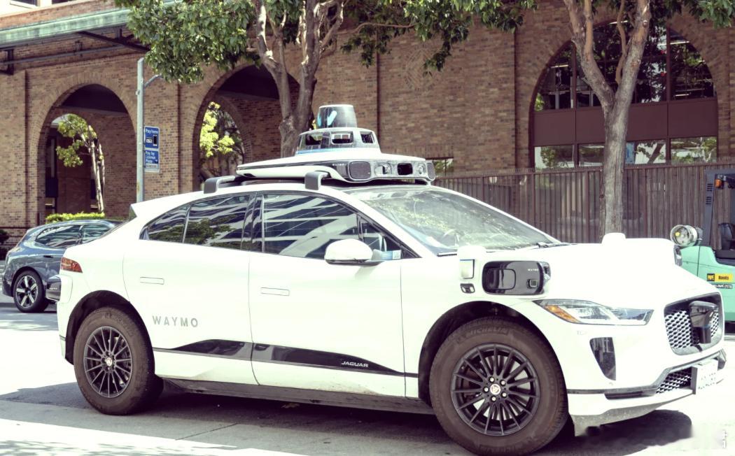 【大手笔！谷歌 Waymo 敲定首笔债务融资，拟募资超 30 亿美元】谷歌母公司