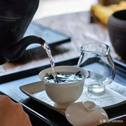 喝茶,喝到的是什么?

日程表满得像不会结束的马拉松，手机里的消息永远回不完。“