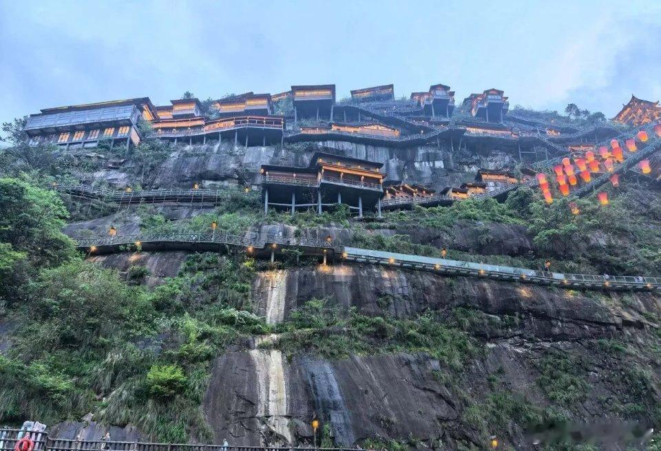 4只热榜高人气股值得关注：1，中天科技核心概念：光纤光缆、CPO概念、光通信模块