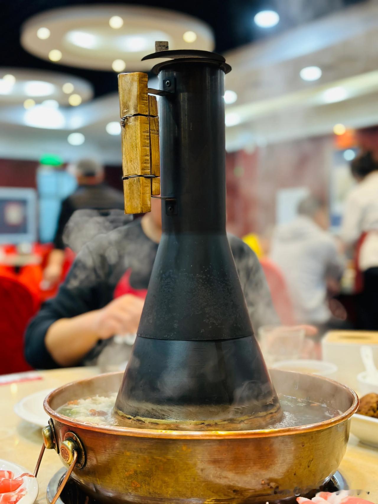 
这铜锅一看就很北京，对不对[呲牙][呲牙][呲牙]