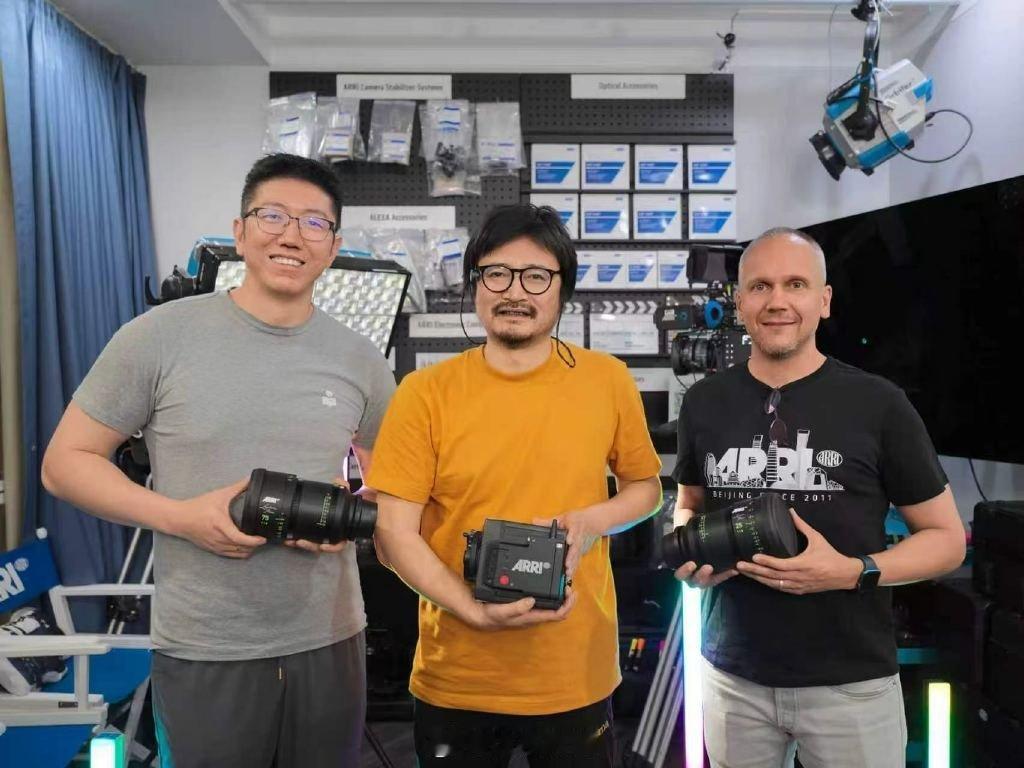 有点意思robotphone云台结构+阿莱（ARRI）电影级色彩科学，这不是直接