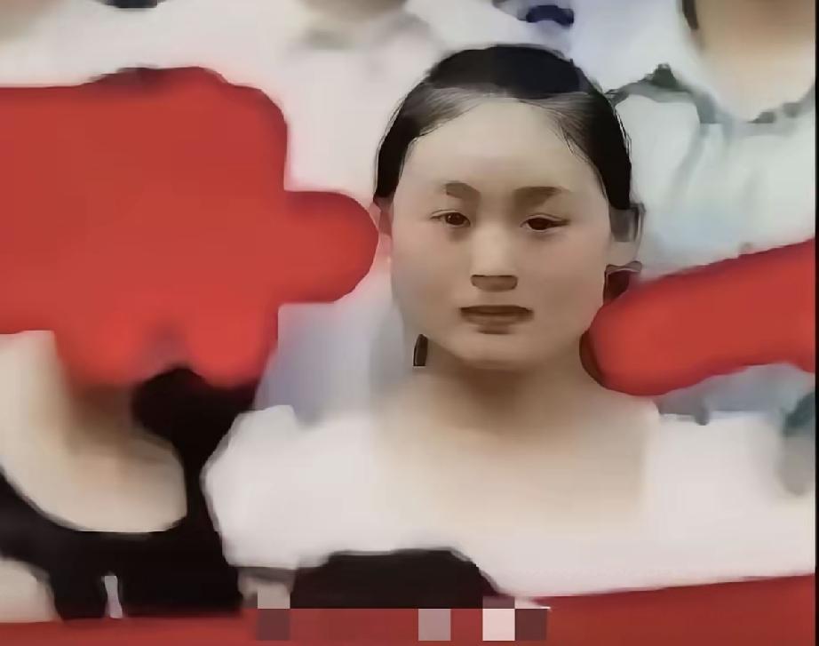 唐明杰的邻居沈先生昨晚直播，称曹三姐最先想勾引的人是他，他没上勾才在勾引的唐明杰