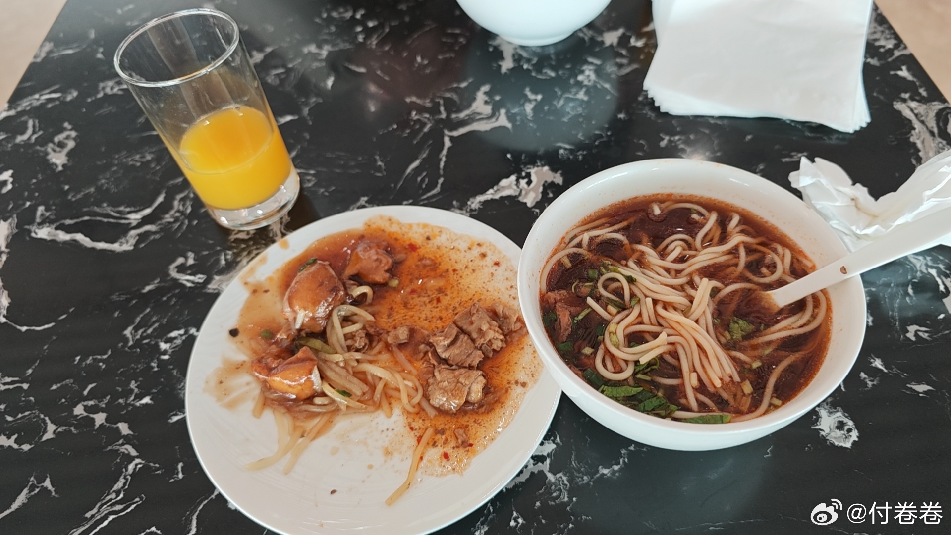 雷总再见，北京再见，回成都咯！图1是我昨晚到现在的第一顿，给孩子饿得呀！我的日常