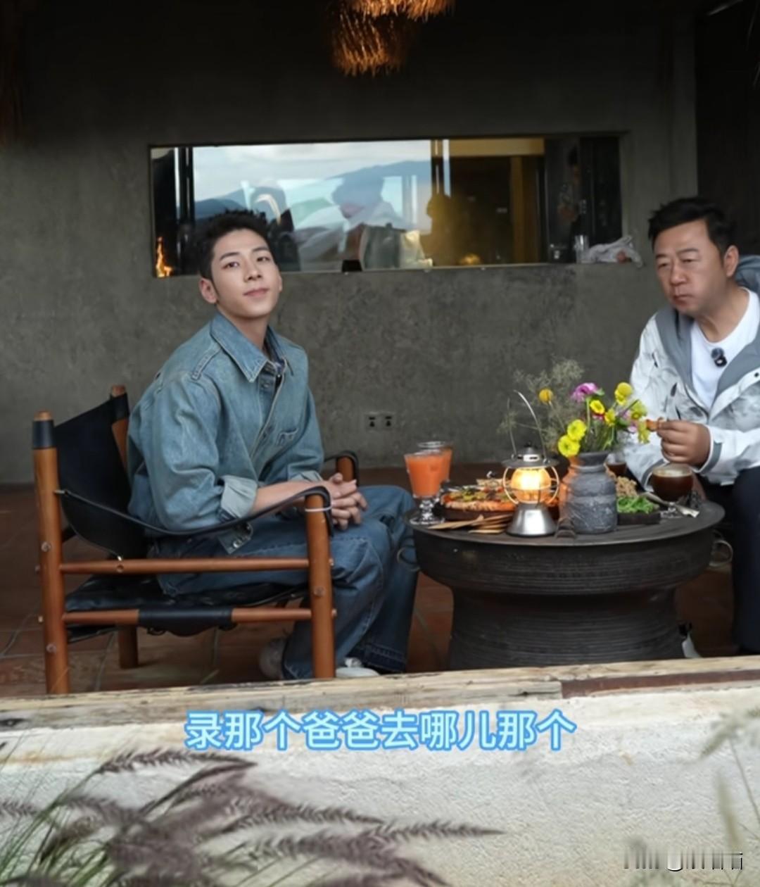 郭涛儿子石头男大18变 ！


长得帅的不说而且一身正气啊！完全和小时候判若两人