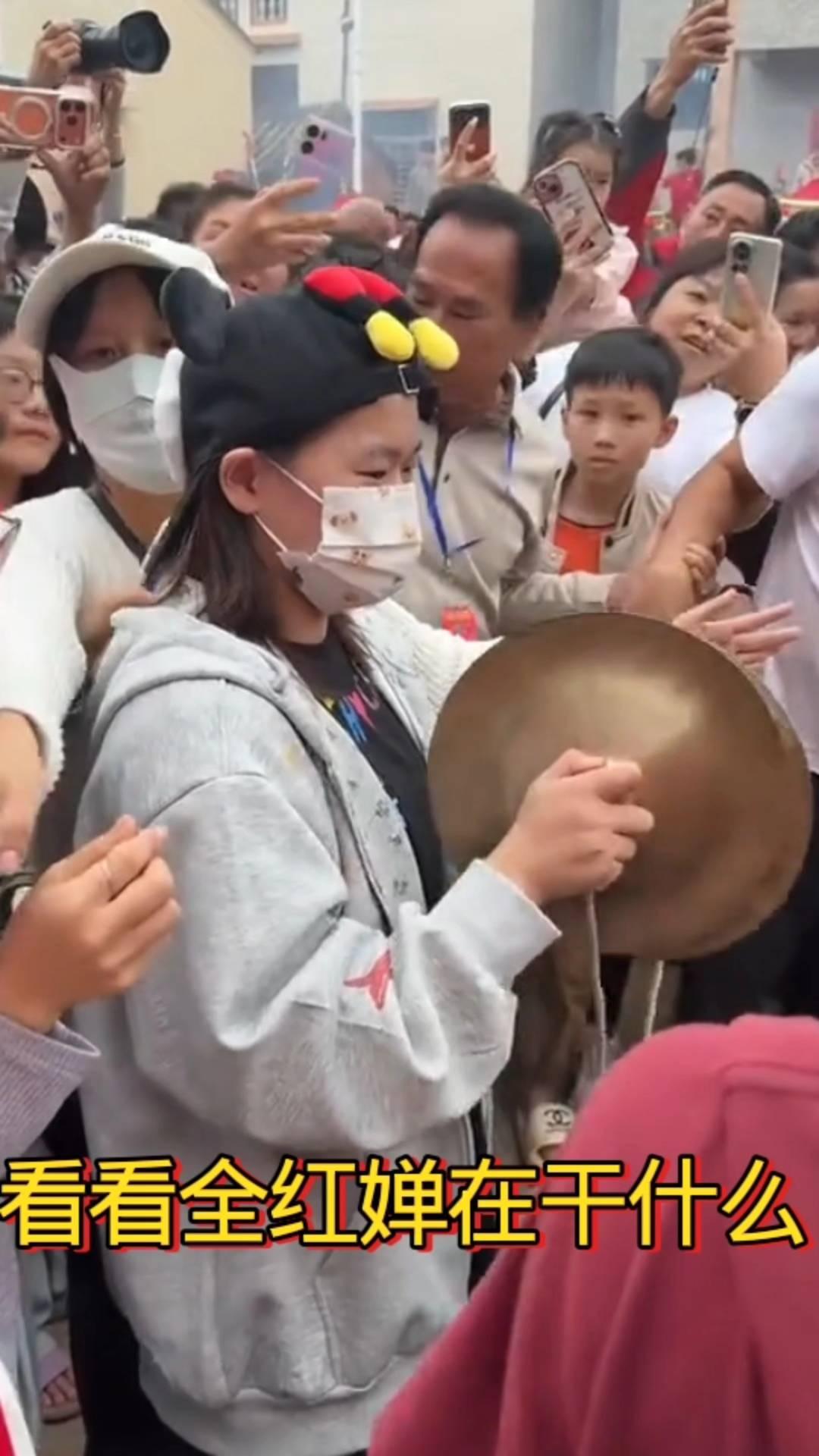 看看全红婵在干什么？