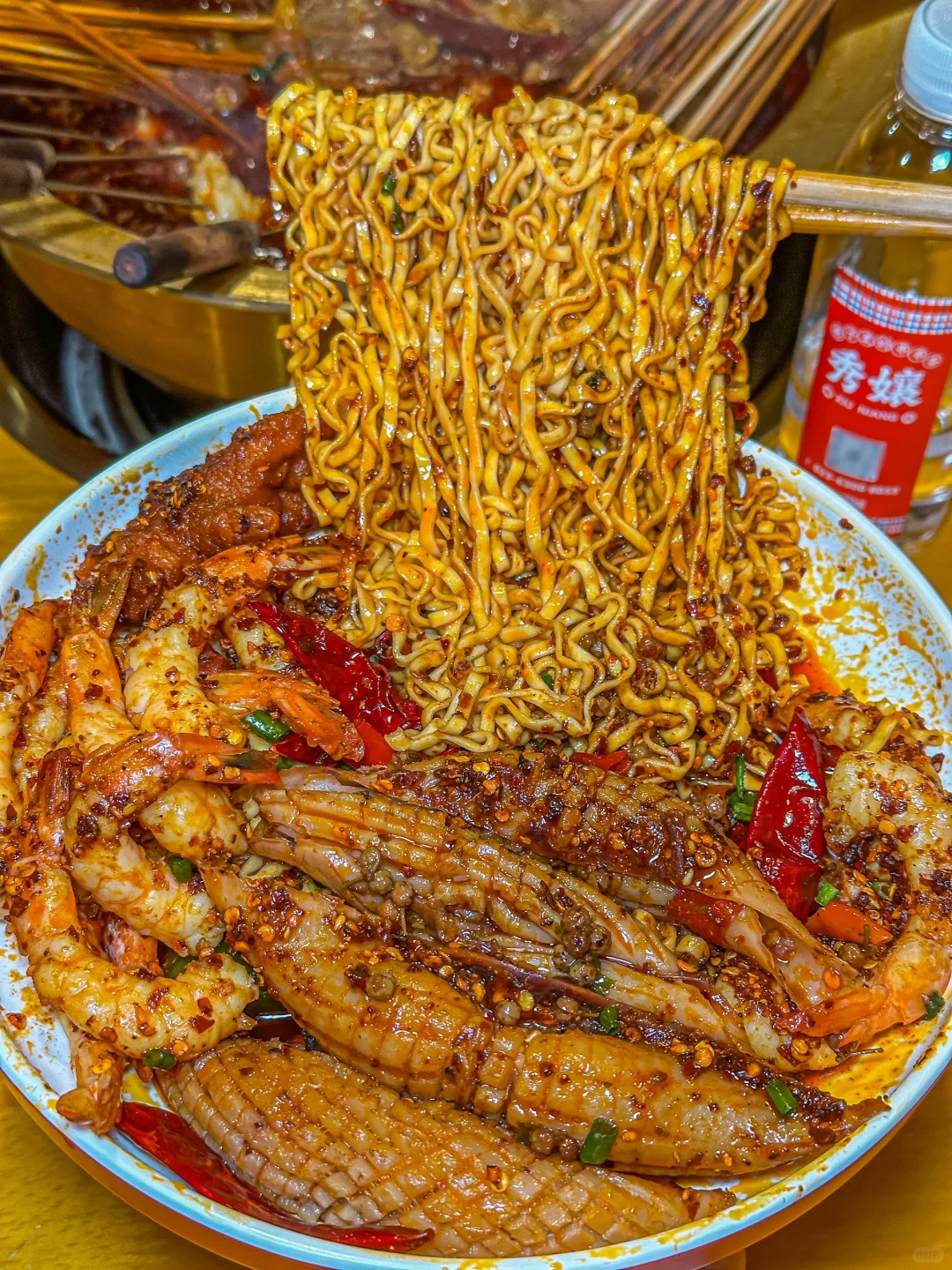 重庆解放碑！本地人扎堆堆来吃的串串香