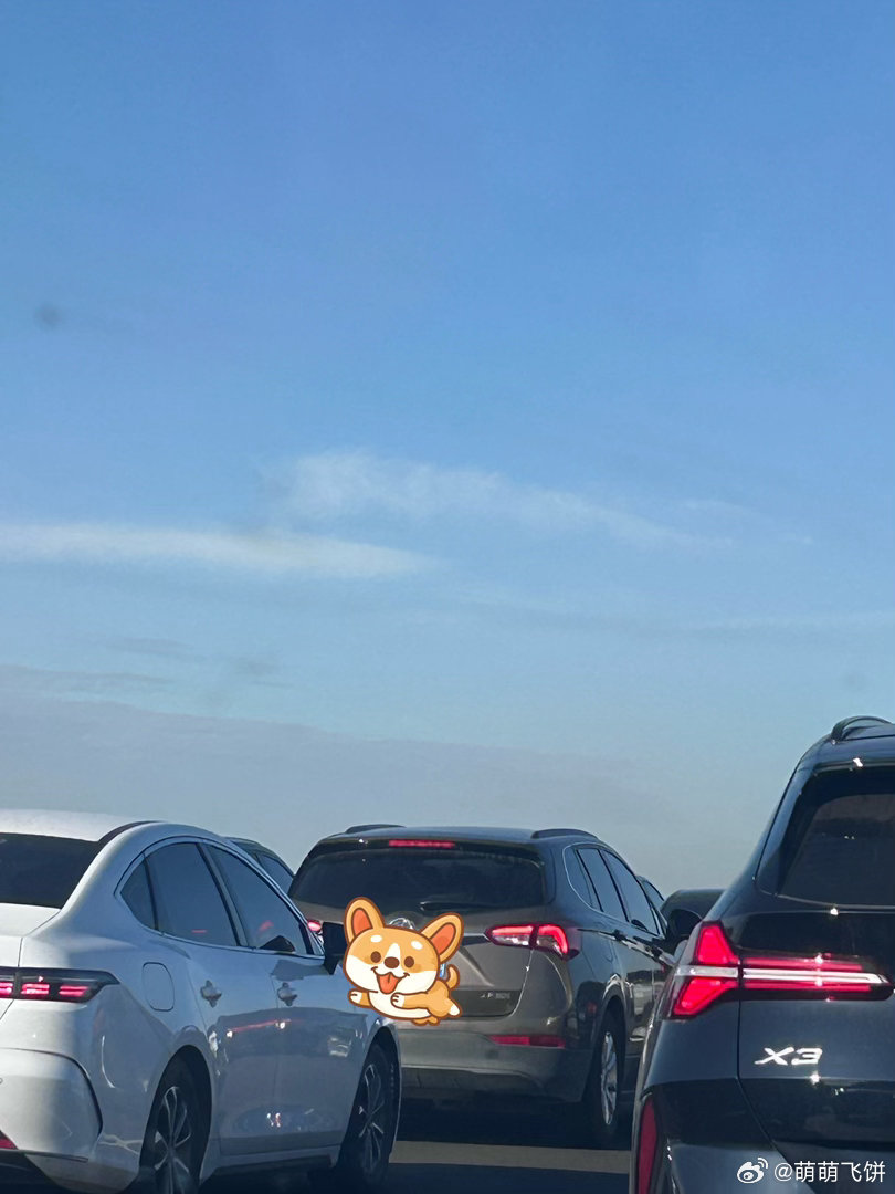 车车车车人人人人车车车车，车真的太多了，还有好多事故，昨天出发的时候看到过不下三